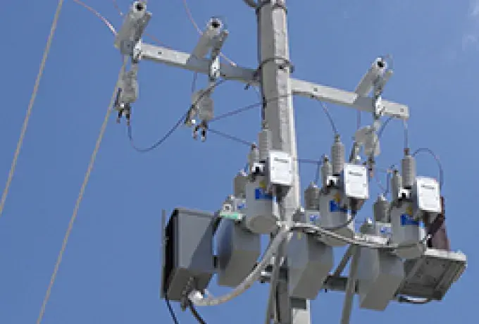 Bancos de condensadores tipo poste